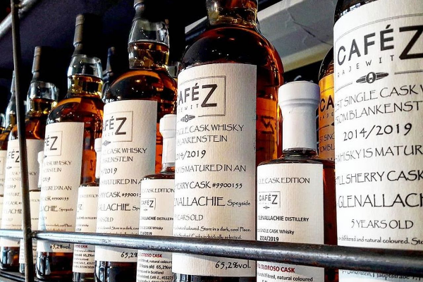 Bild 2 von Café Z. & Whisky Shop/Eiszeit Eiscremebar